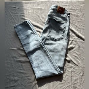 Levi High Rise Skinny, light wash, size 29